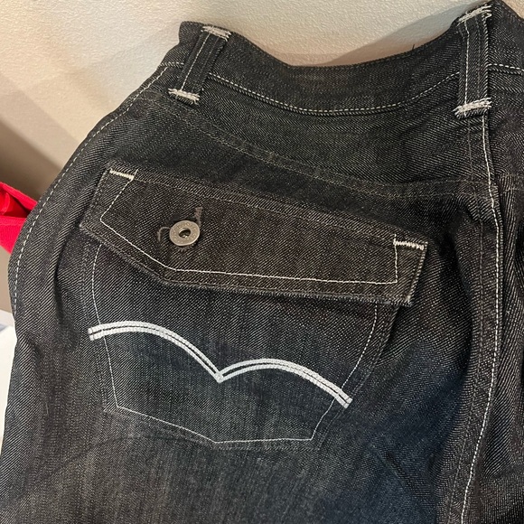 Men’s black Levi jeans, 32-32 - Picture 4 of 6